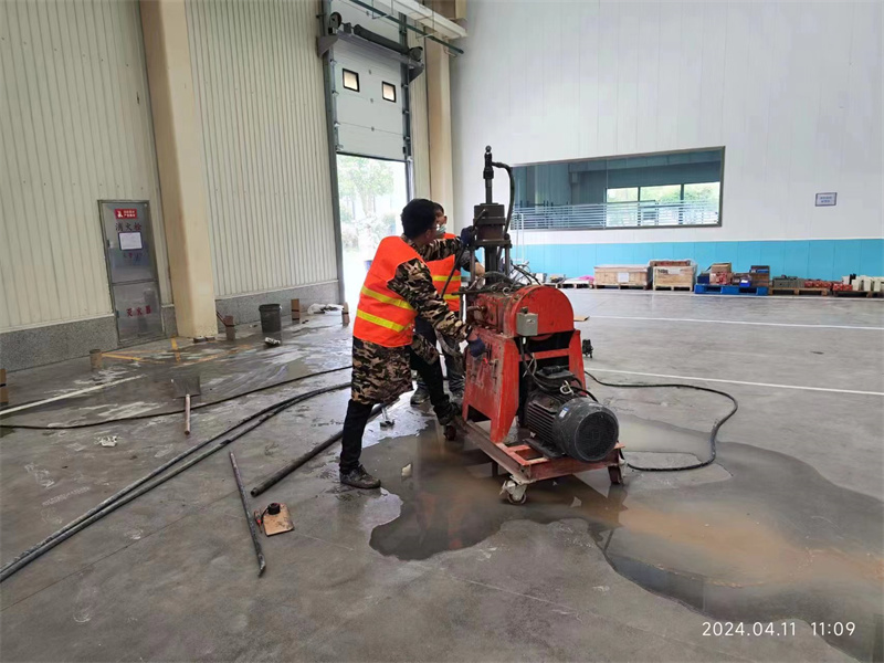 西乡厂房地面下沉塌陷注浆加固施工